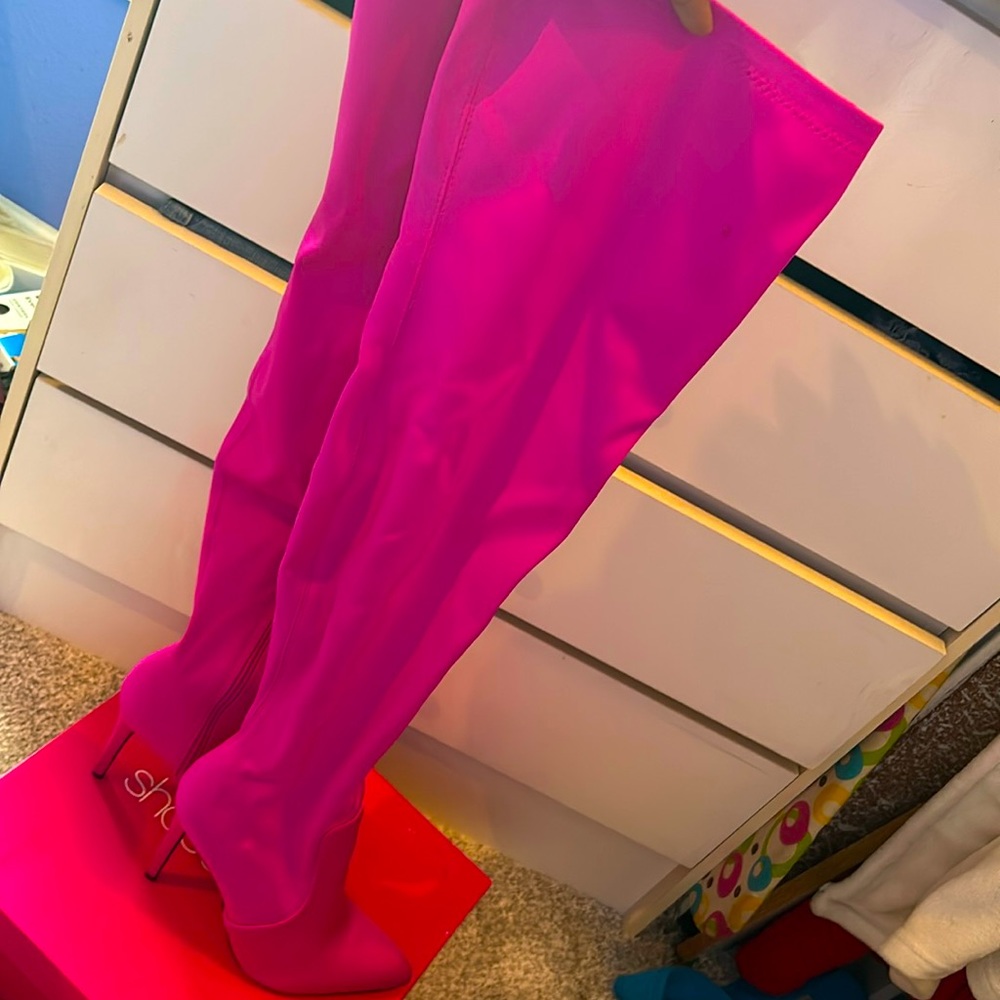 Hot pink thigh high heeled boots 🩷